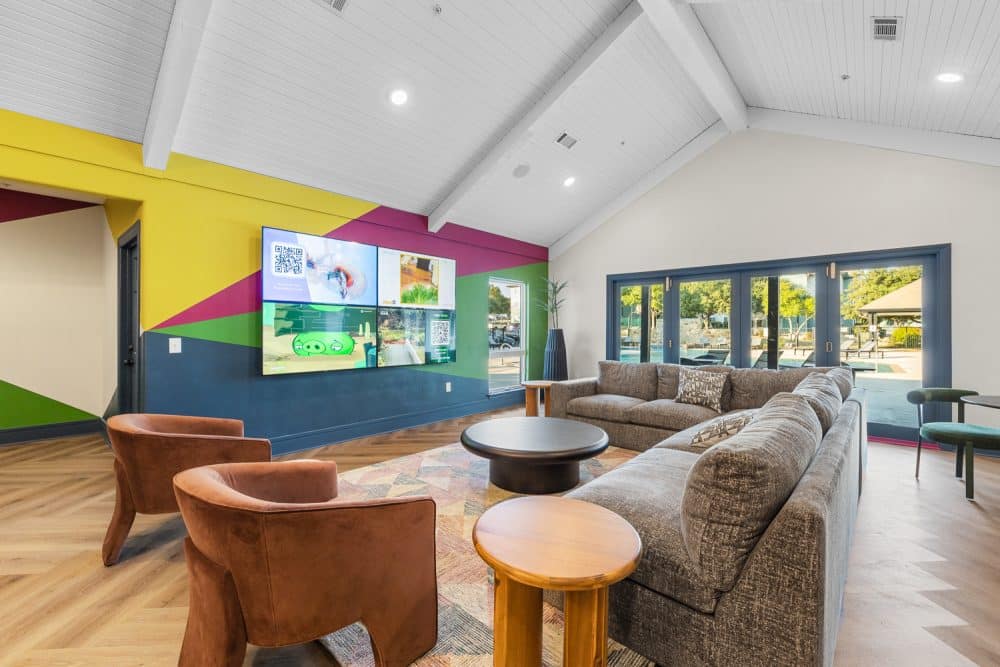 the outpost san marcos apartments near texas state university clubhouse lounge seating