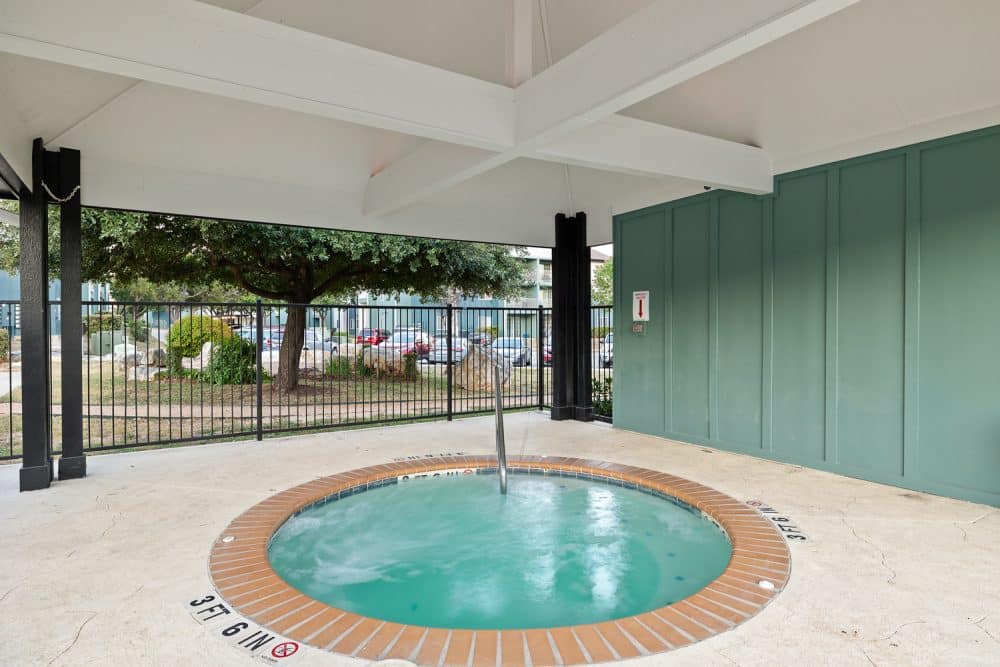 the outpost san marcos apartments near texas state university hot tub